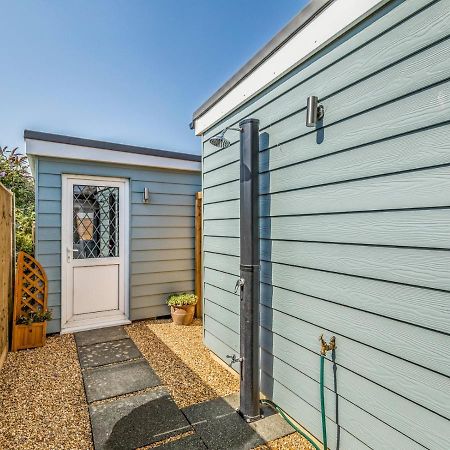 Pass The Keys Charming Chalet A Stones Throw From The Beach Chichester Exteriör bild
