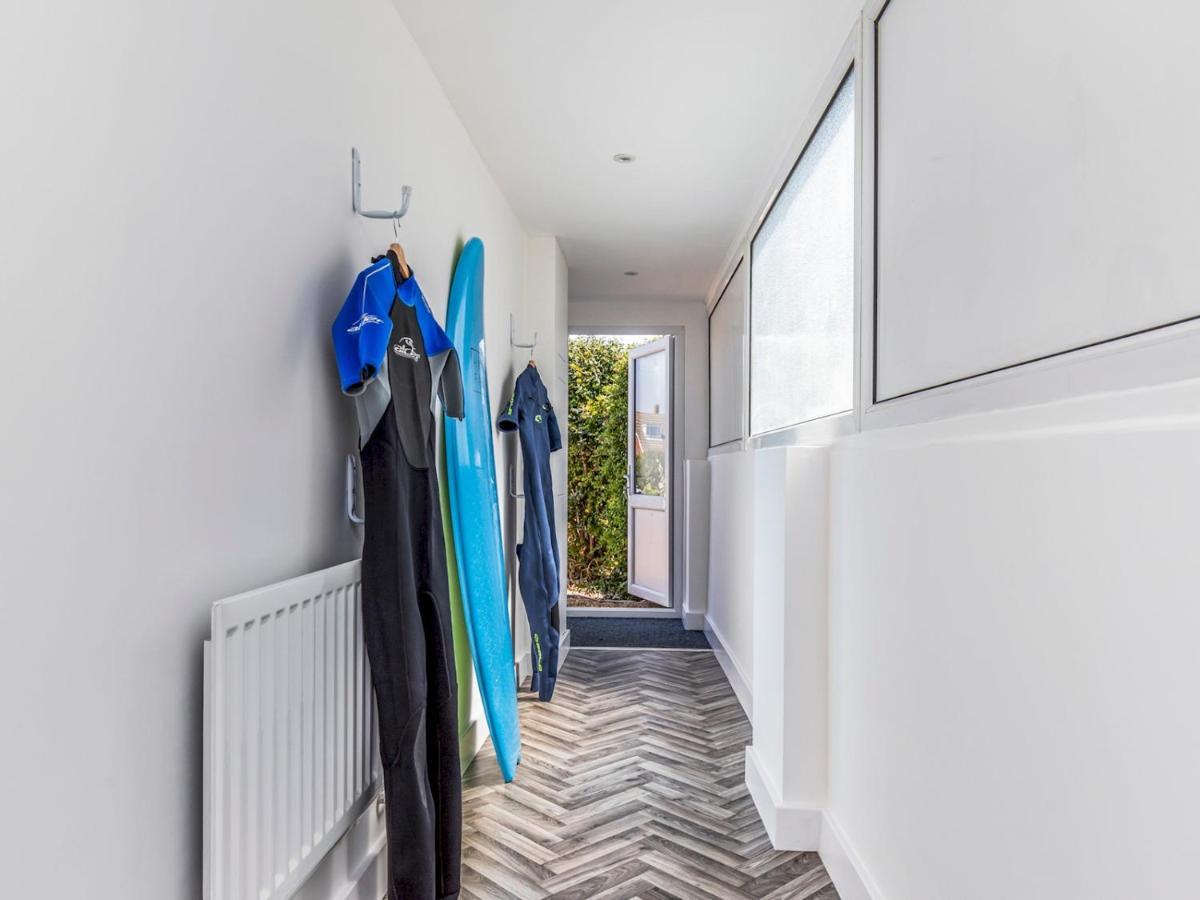 Pass The Keys Charming Chalet A Stones Throw From The Beach Chichester Exteriör bild