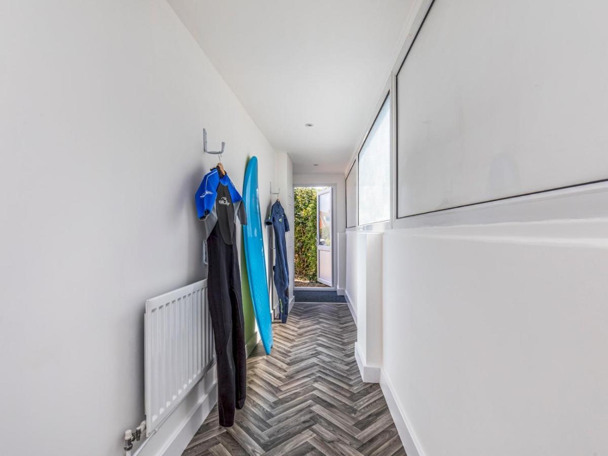 Pass The Keys Charming Chalet A Stones Throw From The Beach Chichester Exteriör bild
